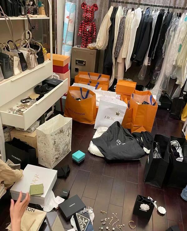 头屯河区回收顶奢鞋服